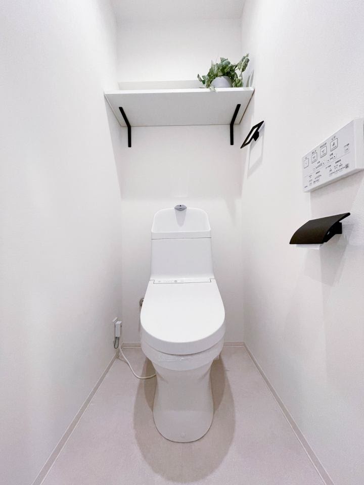 モノクロで洗練されたトイレ