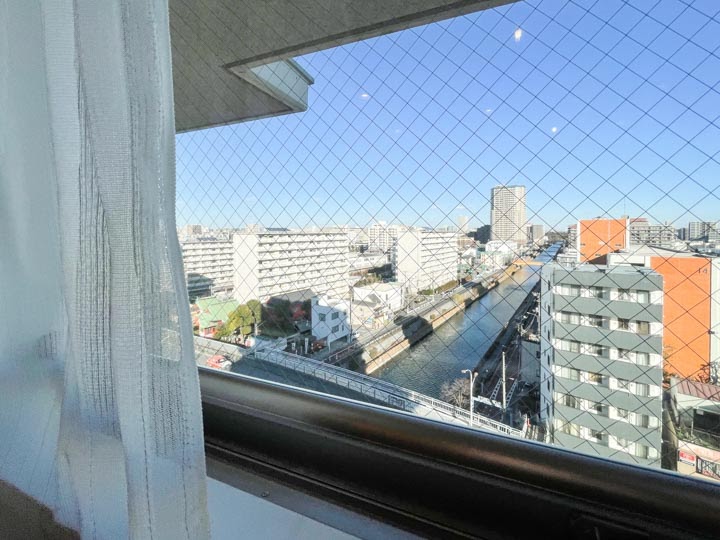 リビングの窓から見た小名木川の様子
