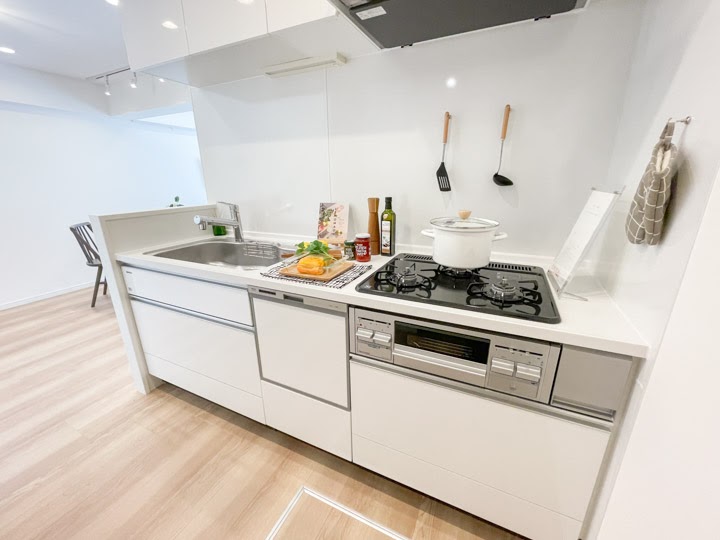 キッチンは壁つけで調理に集中しやすい設計