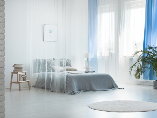 寝室のカーテンはどう選ぶ？安眠できる色やおすすめの機能、注意点をご紹介！